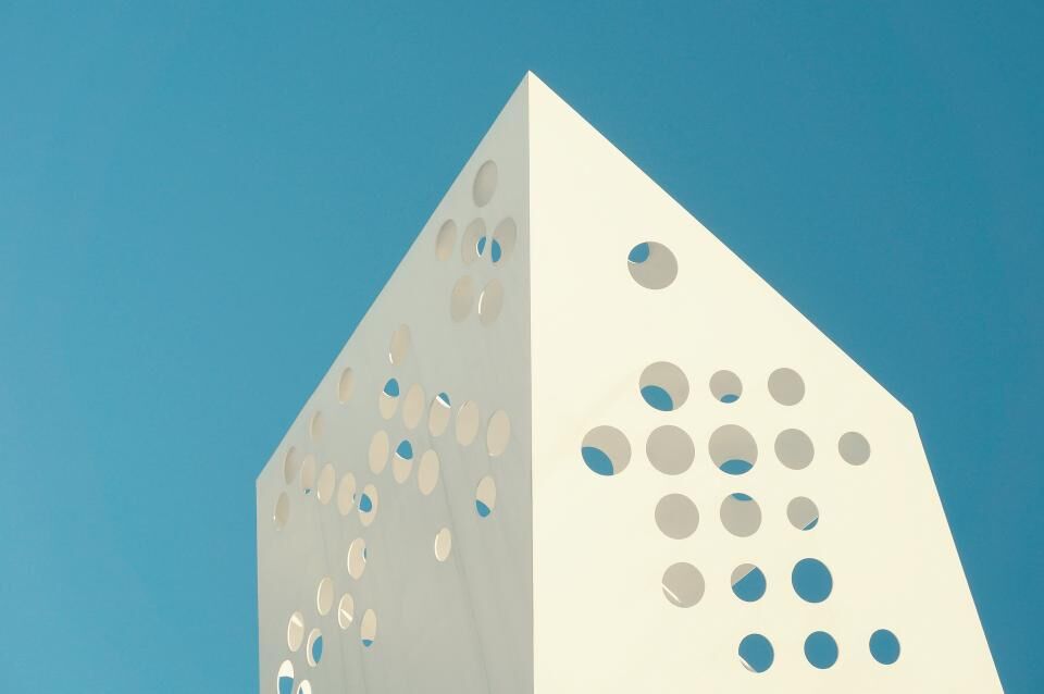 Volumen blanco perforado